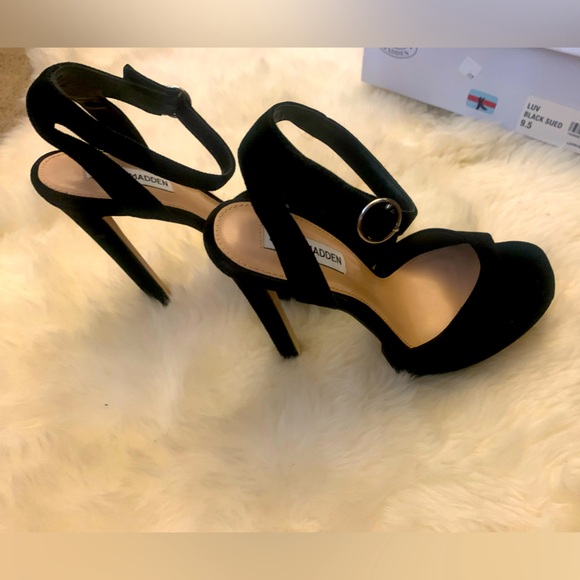 Steve Madden Suede Sandal - Picture 1 of 14